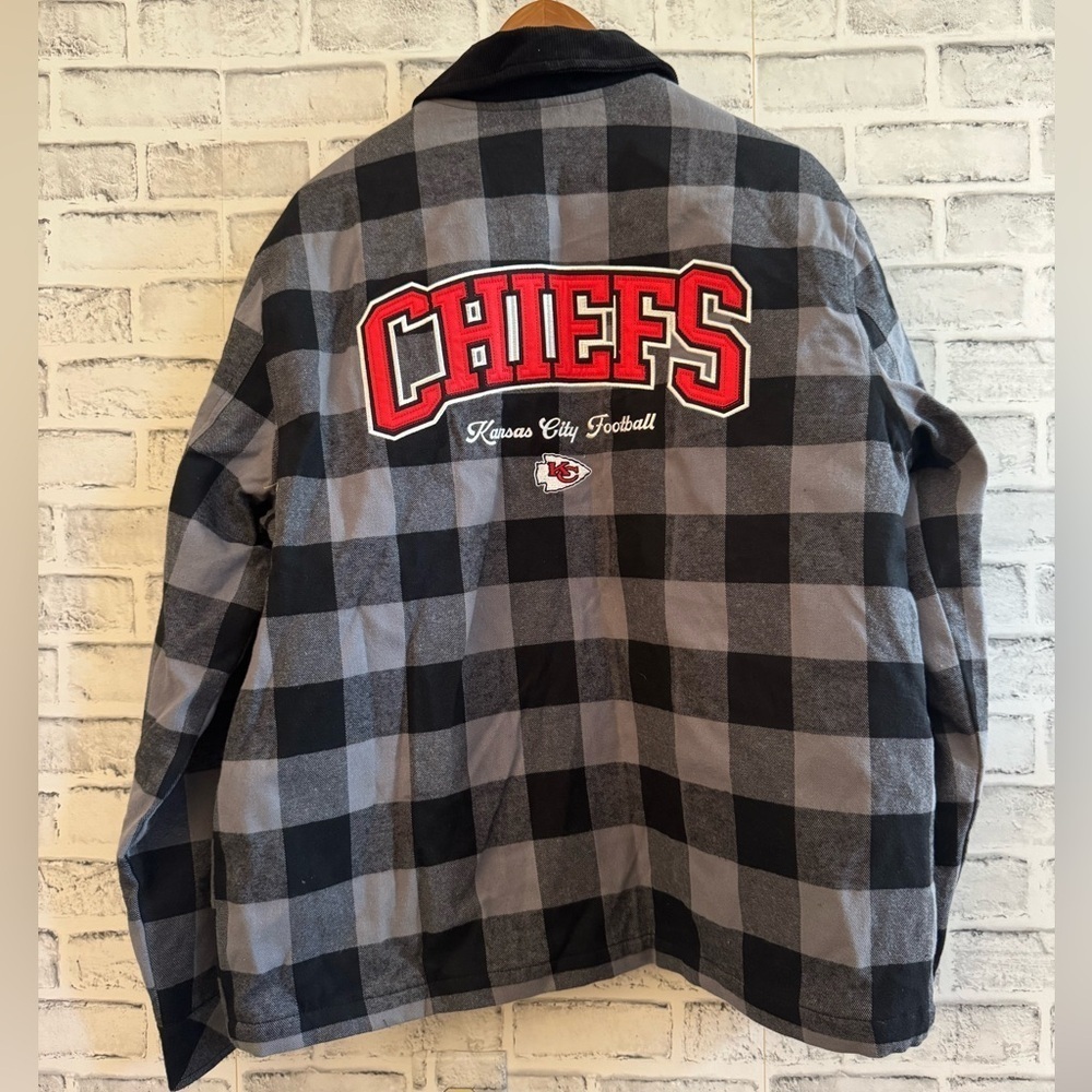 NWT! Adult Kansas City Chiefs black and gray full zip plaid flannel jacket Large